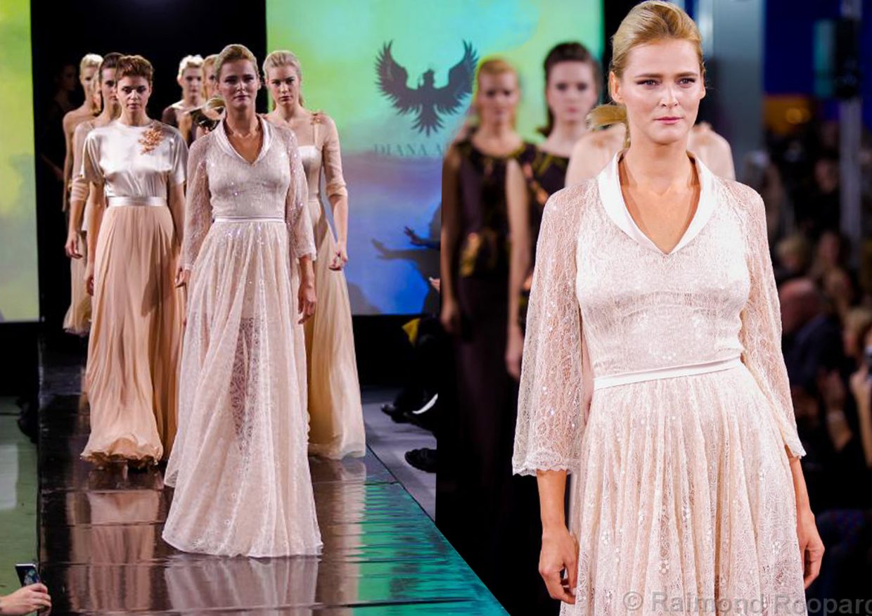 Rare sight: Carmen Kass on catwalk