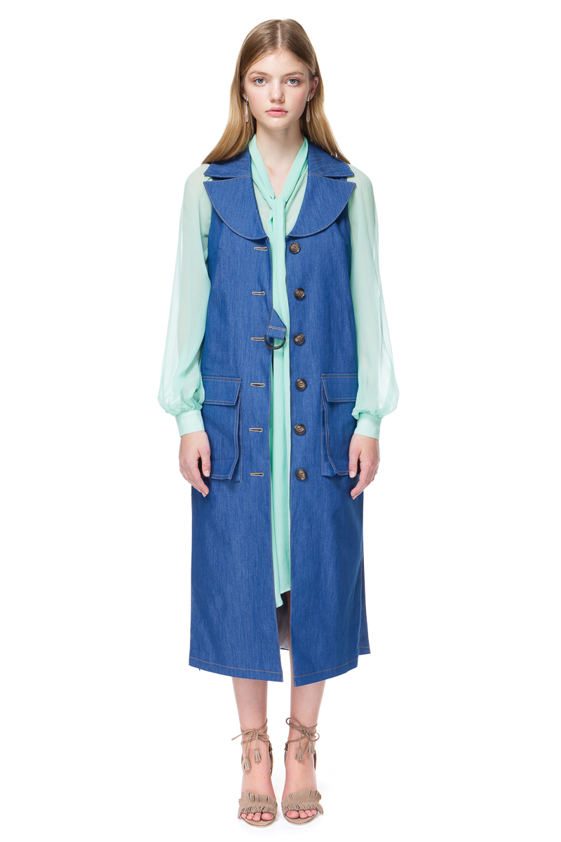 ARLENE sleeveless coat in blue stretch-denim.