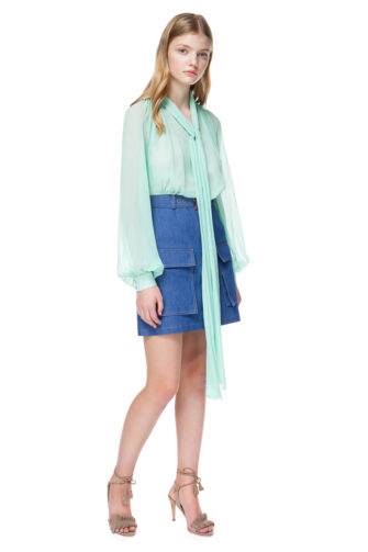 LUISA silk blouse with a tie-bow in flowing silhouette.